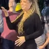 Mariah Carey beri ciuman jauh