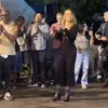 Mariah Carey tepuk tangan