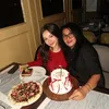 Megan Domani bersama ibu