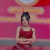 Melly Lee mendekap tangan