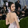 Gaun backless Jisoo