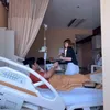Chika Jessica merawat Dwi Andhika 