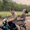 Mayangsari dan Bambang Trihatmodjo naik motor