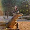 Michelle Monaghan foto bareng komodo