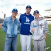 Mingyu dan S.Coups SEVENTEEN Nonton LA Dodgers