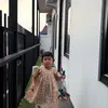 Moana Anak Ria Ricis bawa sapu dari rumah