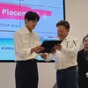 Ji Chang Wook Saat Handprinting Placement