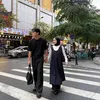 Gaya Monokrom yang Modis dan Kekinian