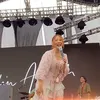 Nadin Amizah Tanda Tangan Skripsi Penonton