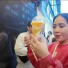 Potret Nagita Slavina Cicipi Minuman