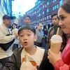 Potret Nagita Slavina Cicipi Minuman