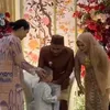 Nagita Slavina Lepas Hijab di Pernikahan Livia Junita