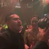 Nassar ngomong di depan kamera di samping Maia