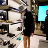 Nikita Mirzani Beli Sandal Mahal Jutaan