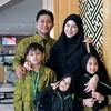 Potret Nina Zatulini Jalani Umrah Bareng Keluarga saat Hamil