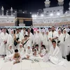 Potret Nina Zatulini Jalani Umrah Bareng Keluarga saat Hamil