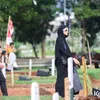 Olla Ramlan Tiba di Pemakaman Ibu