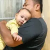 Potret Komedian Saat Mengasuh Anak