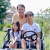 Potret Komedian Saat Mengasuh Anak