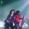 Isyana Sarasvati dan Marty Friedman