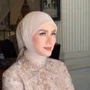 Mulan Jameela pakai hijab krem