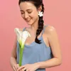 Julie Estelle potong rambut pendek