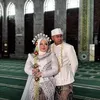 Melly Anggraini dan Faizal di Masjid