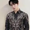 member enhypen pakai batik
