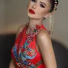 Potret Pesona Yuni Shara Pakai Gaun Cheongsam Modern