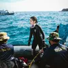 Potret Prilly Latuconsina Jadi Rescue Diver Untuk Kompetisi Red Bull Cliff Diving