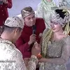 Potret Prosesi Pernikahan Adat Sunda Via Vallen dan Chevra Yolandi