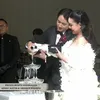Amanda Manopo dan Kenny Austin prosesi pouring champagne
