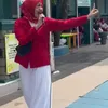 Potret Purie Mahadewi Nyanyi di Sekolah Anak