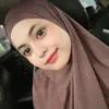 Putri Isnari Kenakan Hijab