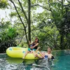 Bermain Air di Kolam Renang