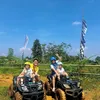 Keluarga Putri Titian Naik ATV 