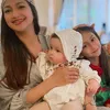 Potret Rahma Azhari Bersama Tiga Putrinya yang Cantik-Cantik