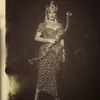 Raisa dengan busur khas Srikandi