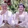 Potret Rangkaian Prosesi Adat Jawa Via Vallen dan Chevra Yolandi 