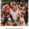 Rano Karno Trend Pas Foto saat bersama warga