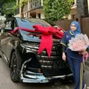 Ria Ricis foto di depan mobil baru