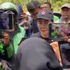 Rieke Diah Pitaloka Hadiri Pemakaman Affan