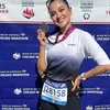 Ririn Ekawati Pegang Medali Chicago Marathon