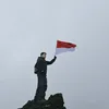 Kibarkan Bendera Merah Putih di Puncak