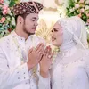 Elly Sugigi Suami Aher Muda 15 Tahun Romantis Mesra