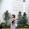 Potret Rossa Berkebun di Rumah Mumpung Libur