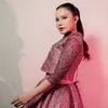 Rossa kenakan gaun pink