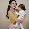 rossa gendong anak asmirandah