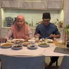 dapur dan ruang makan Rumah Adrian Maulana 