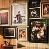 Kalau kamu menyewa rumah ini, bisa melihat foto-foto SRK secara langsung. Banyak koleksi yang tidak ada di dunia maya.